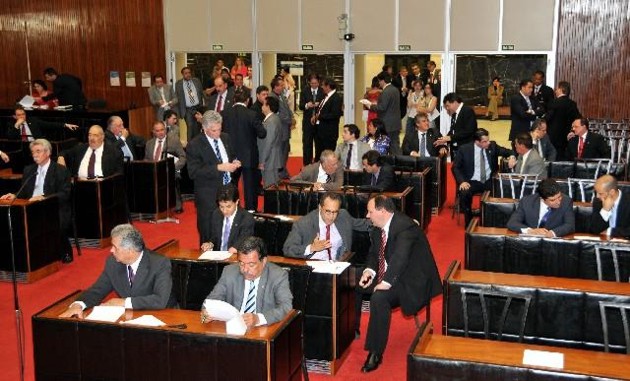 Seria tão bom se fosse fácil assim: Assembléia Legislativa de Minas – ALMG aprova erradicação da pobreza através de Proposta de Emenda Constitucional imagem plenario assembleia